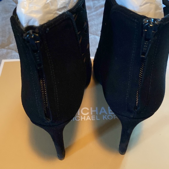 MICHAEL Michael Kors Ivy Bootie. Black. Size 10. - Picture 7 of 16